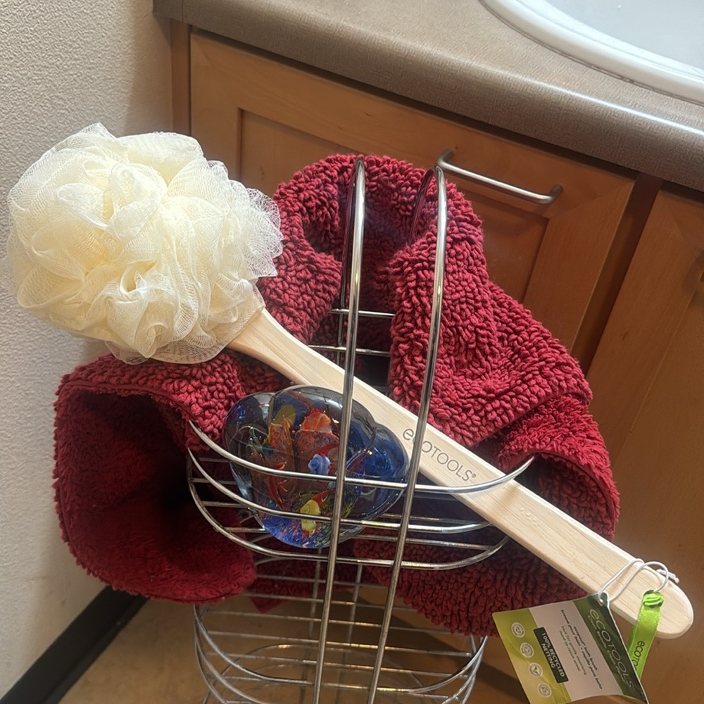 NWT Ecotools luffa extended on(of course) a waterproof wood handle. Eco friendly